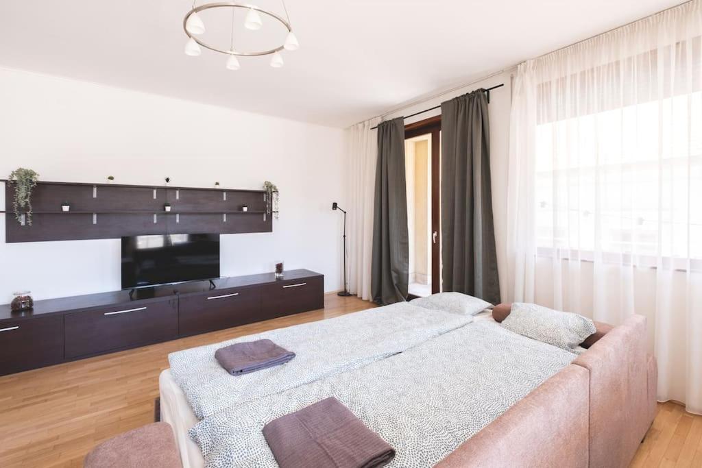 Bright Downtown Balcony Retreat Apartman Budapest Kültér fotó