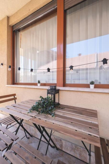 Bright Downtown Balcony Retreat Apartman Budapest Kültér fotó